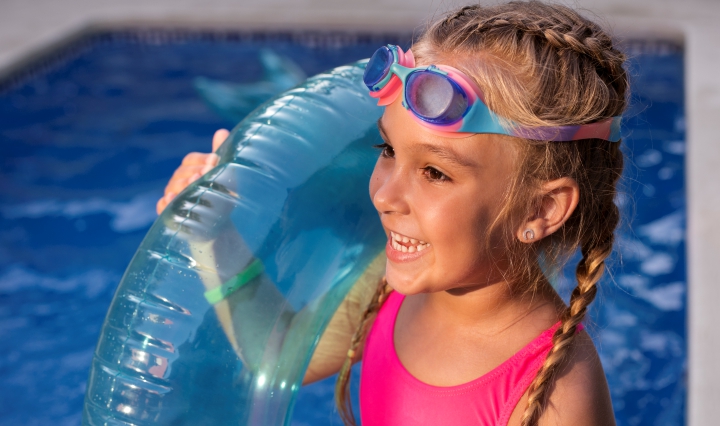 Mit einem Lächeln schwimmen