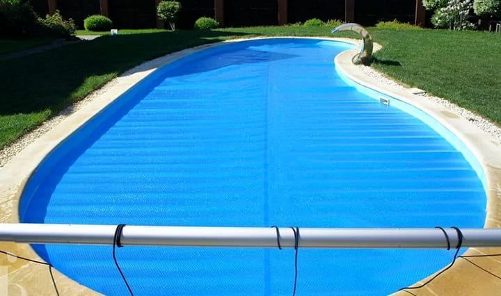 Abgedeckter oder offener Pool