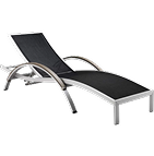 Sonnenliegen und -schirme