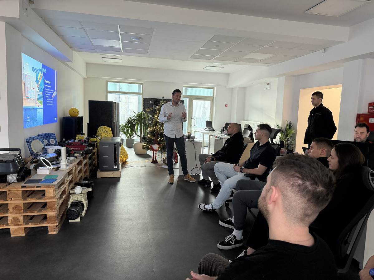 Prezentacja technologii basenowych Elecro podczas szkolenia dla Aquamonkey